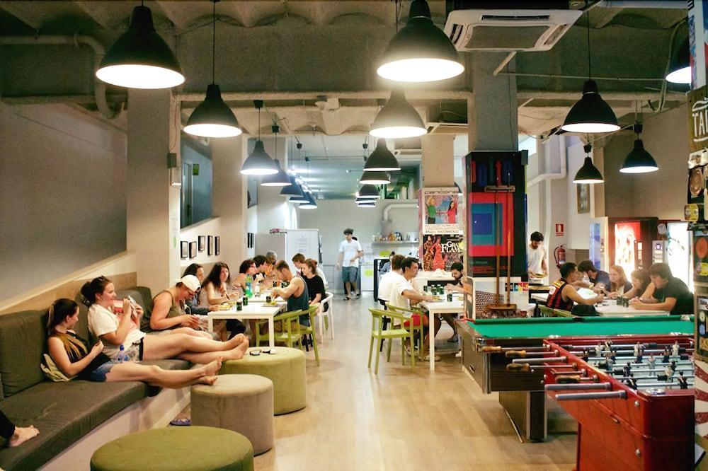 Hola Hostal Eixample Барселона Экстерьер фото