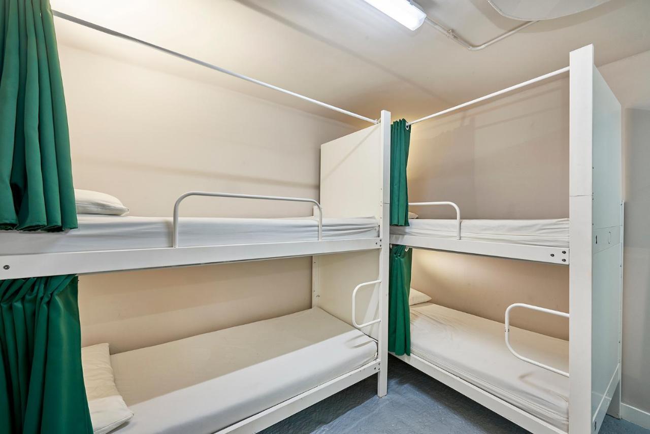 Hola Hostal Eixample Барселона Экстерьер фото