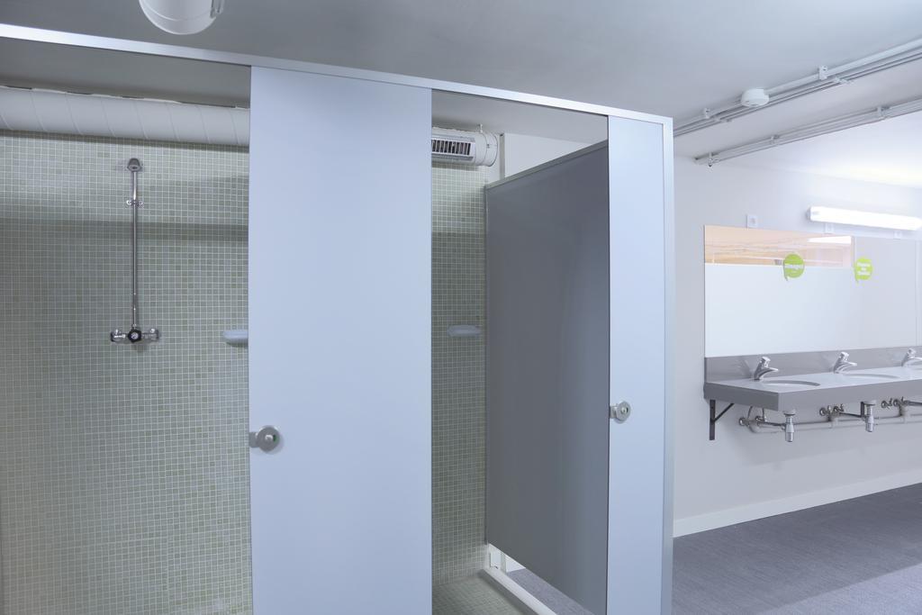 Hola Hostal Eixample Барселона Номер фото