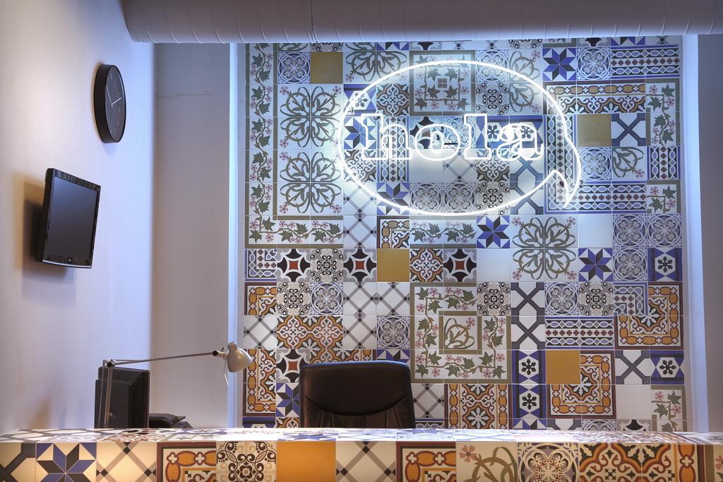 Hola Hostal Eixample Барселона Экстерьер фото